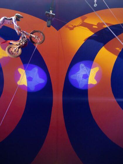  IDROSCALO. ARTISTI DEL FESTIVAL DEL CIRCO DI MONTE CARLO ED UN’ACROBATA PARAPLEGICA NELLA PISTA DELLO SPERICOLATO “GRAVITY CIRCUS”